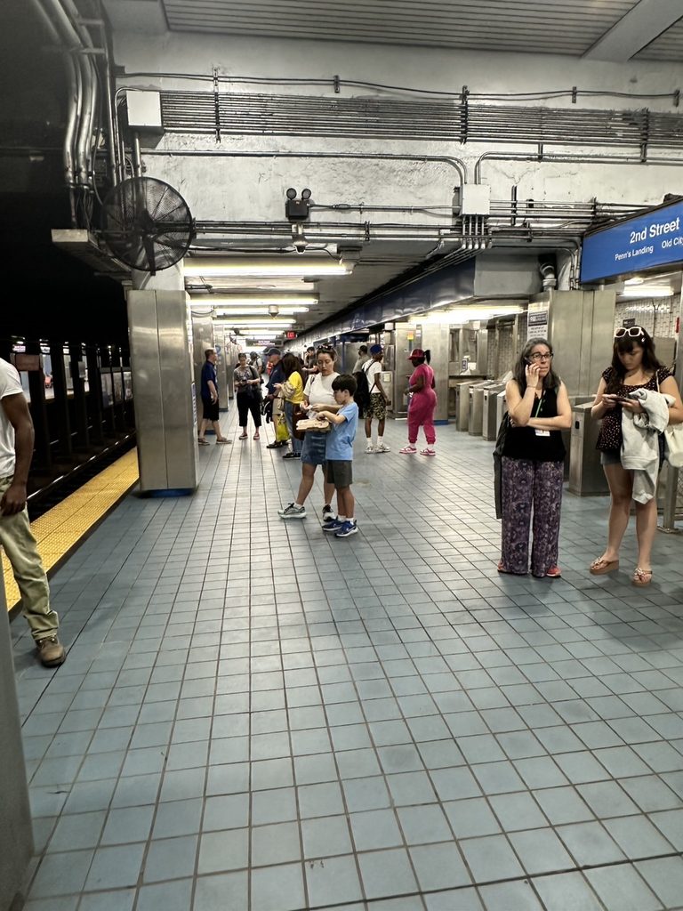 【写真：SEPTA】駅のホーム
