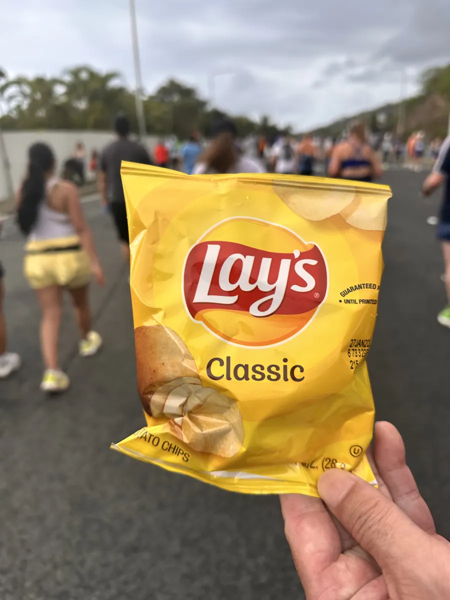 ホノルルマラソンの沿道でもらったポテトチップス