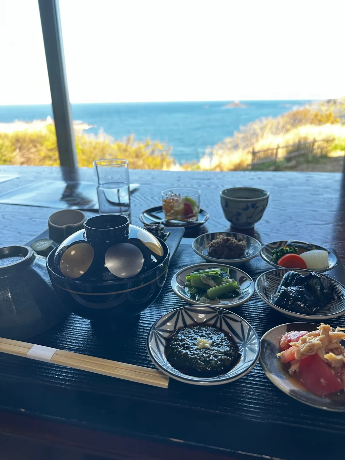 海を見ながらいただく朝食
