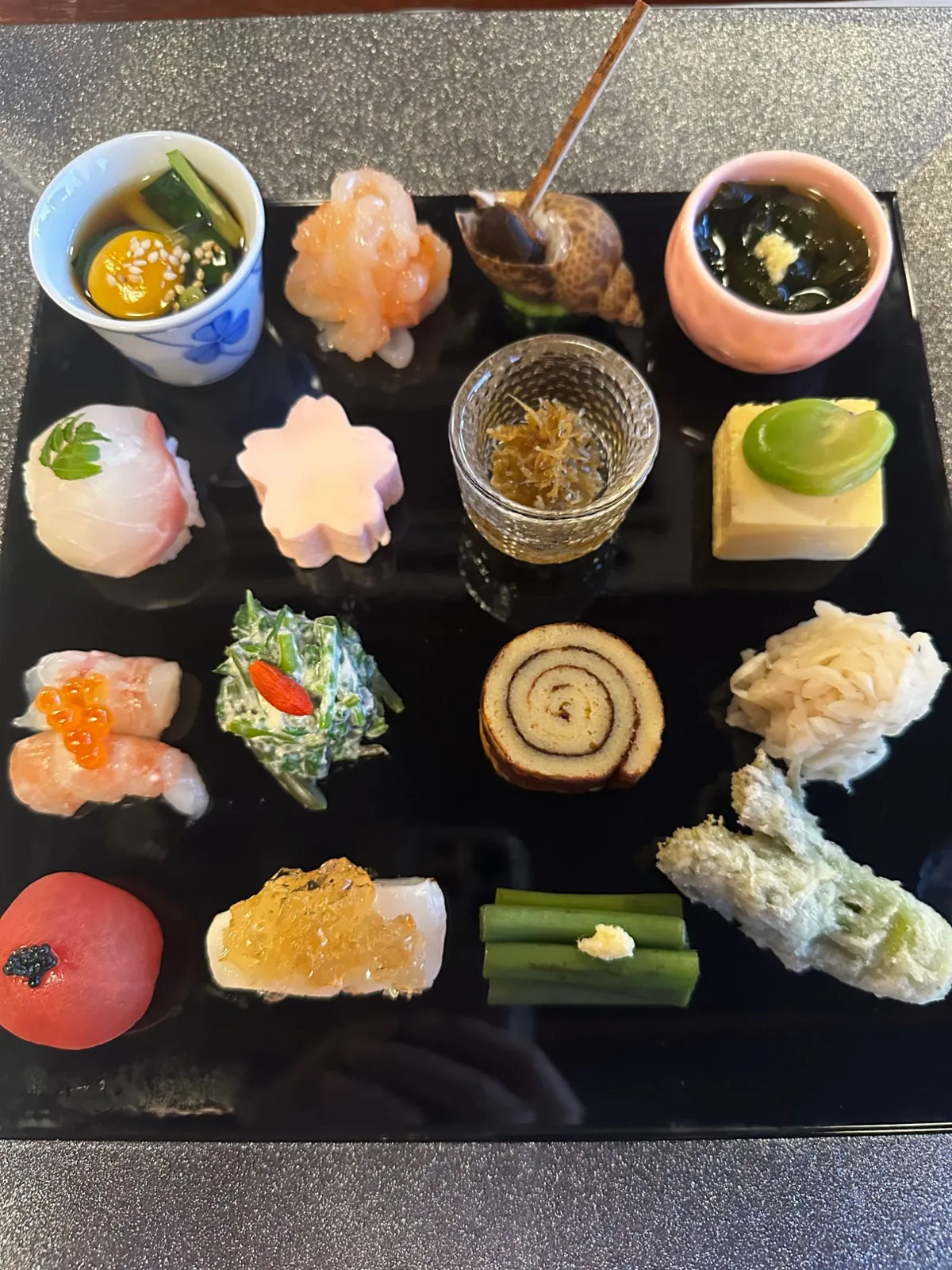 夕食の前菜の盛り合わせ